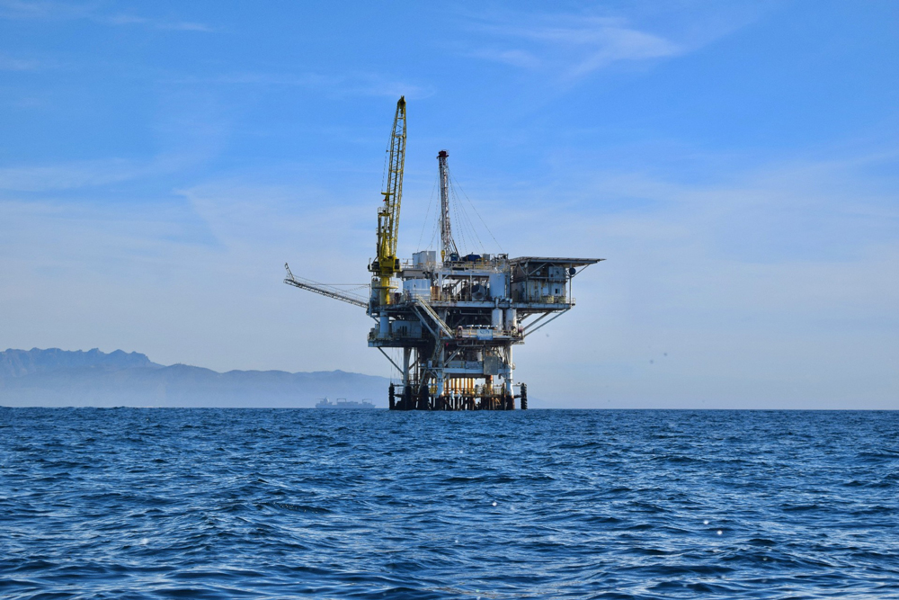 Offshore Oil & Gas Scenarios: Common Requirements Imposed by the Marine Environment on Centrifugal Compressors Offshore Oil & Gas Scenarios: Common Requirements Imposed by the Marine Environment on Centrifugal Compressors