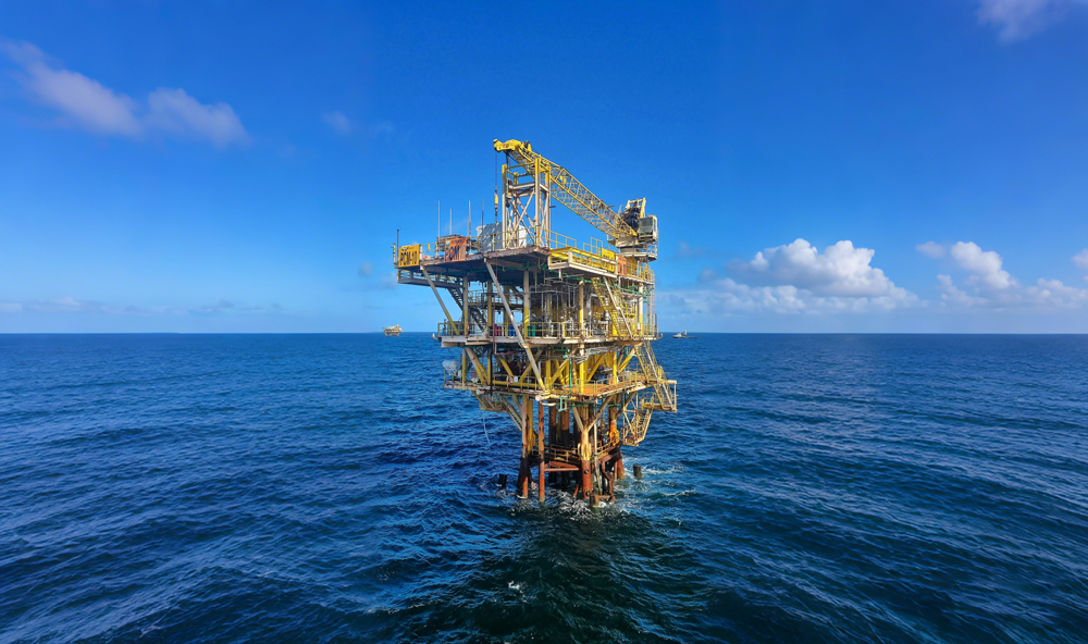Offshore Oil & Gas Scenarios: Common Requirements Imposed by the Marine Environment on Centrifugal Compressors Offshore Oil & Gas Scenarios: Common Requirements Imposed by the Marine Environment on Centrifugal Compressors